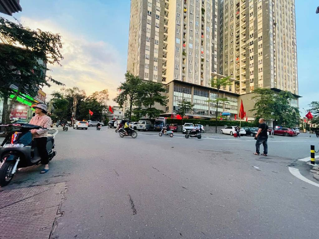 Bán nhà Vĩnh Tuy - diện tích 69,5m2 6 tầng - 2 mặt ngõ, gần phố - giá 17,2 tỷ