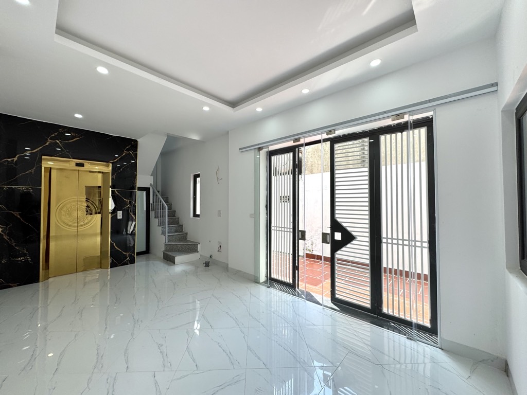 Bán nhà Thúy Lĩnh - diện tích 30m2 6 tầng - Lô góc thang máy - giá 8,75 tỷ