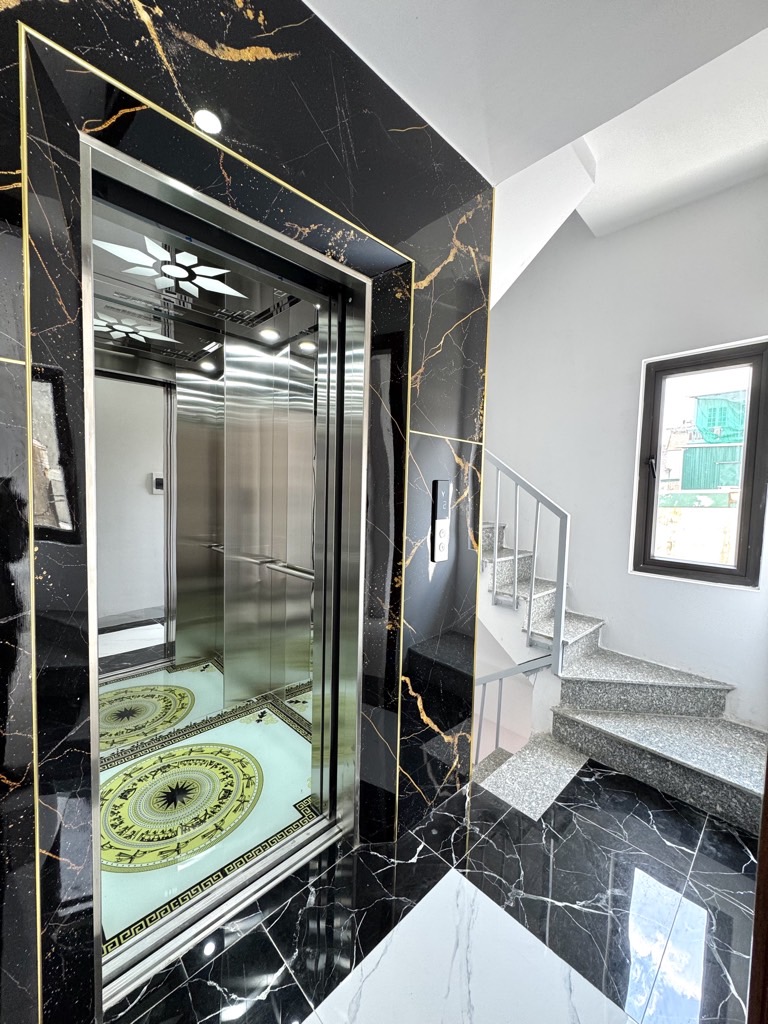 Bán nhà Thúy Lĩnh - diện tích 30m2 6 tầng - Lô góc thang máy - giá 8,75 tỷ