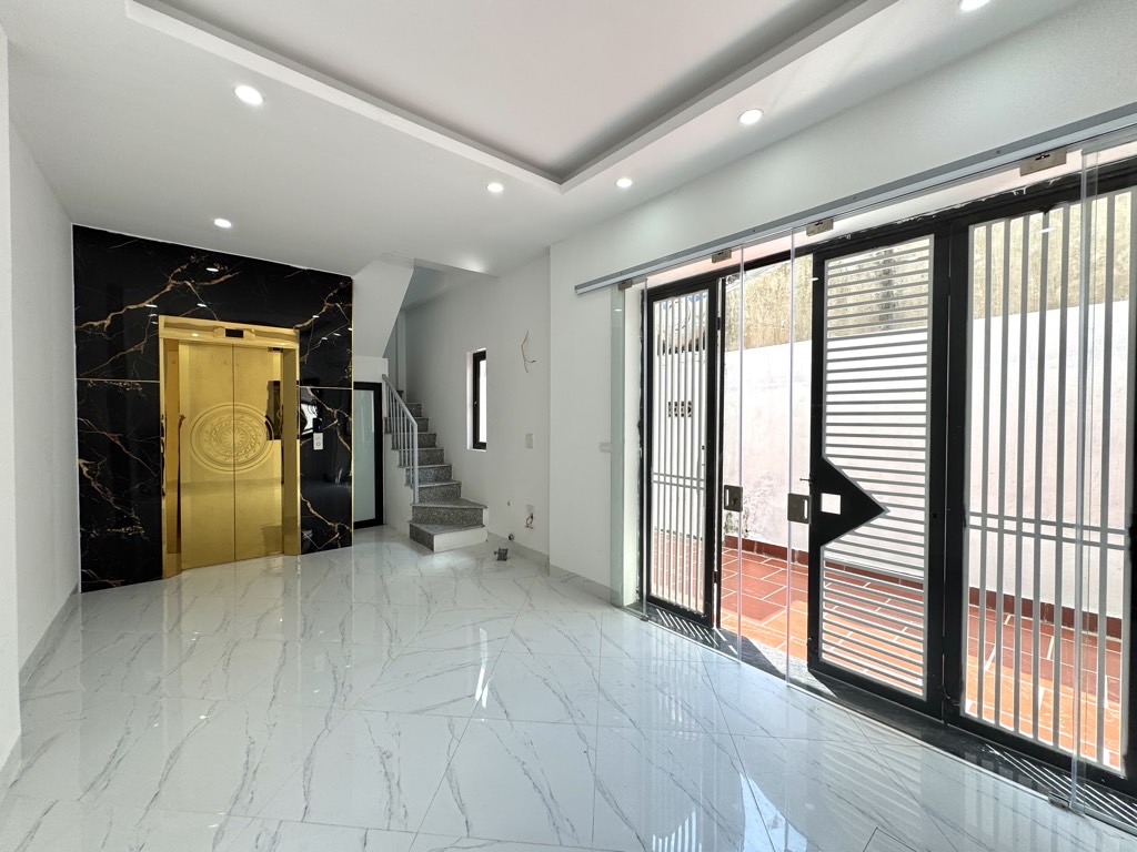 Bán nhà Thúy Lĩnh - diện tích 30m2 6 tầng - Lô góc thang máy - giá 8,75 tỷ