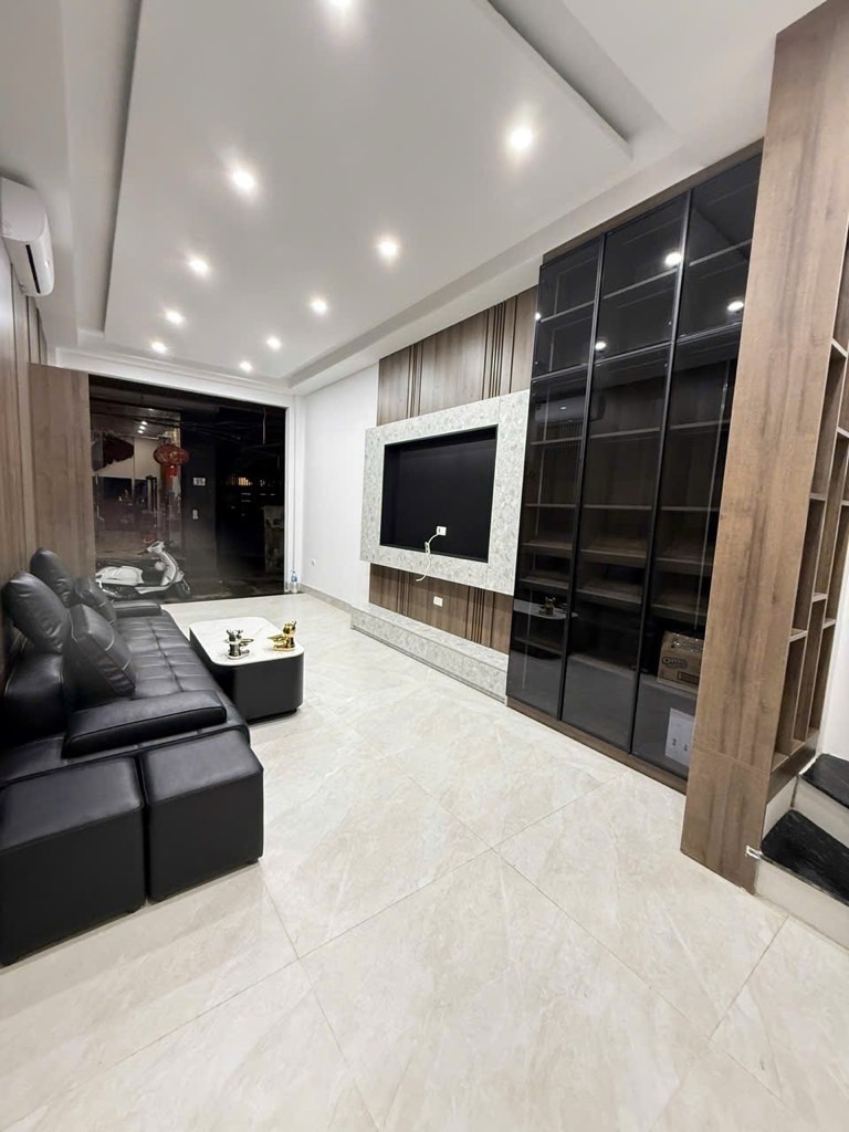 Bán nhà Trần Khát Chân - diện tích 33m2 6 tầng - Ô tô đỗ gần - giá 9,9 tỷ