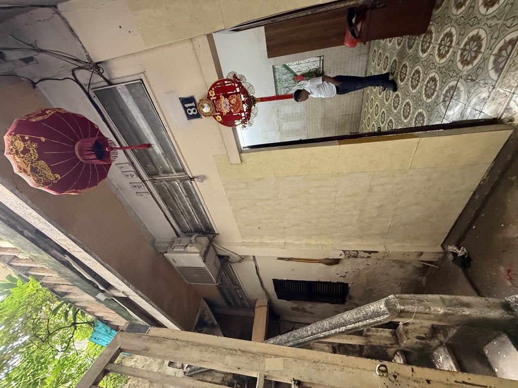 Bán nhà ngõ Hoà Bình - diện tích 57m2 2 tầng - đất đẹp, chính chủ - giá 10,5 tỷ