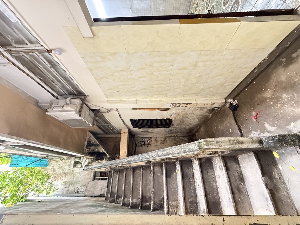 Bán nhà ngõ Hoà Bình - diện tích 57m2 2 tầng - đất đẹp, chính chủ - giá 10,5 tỷ