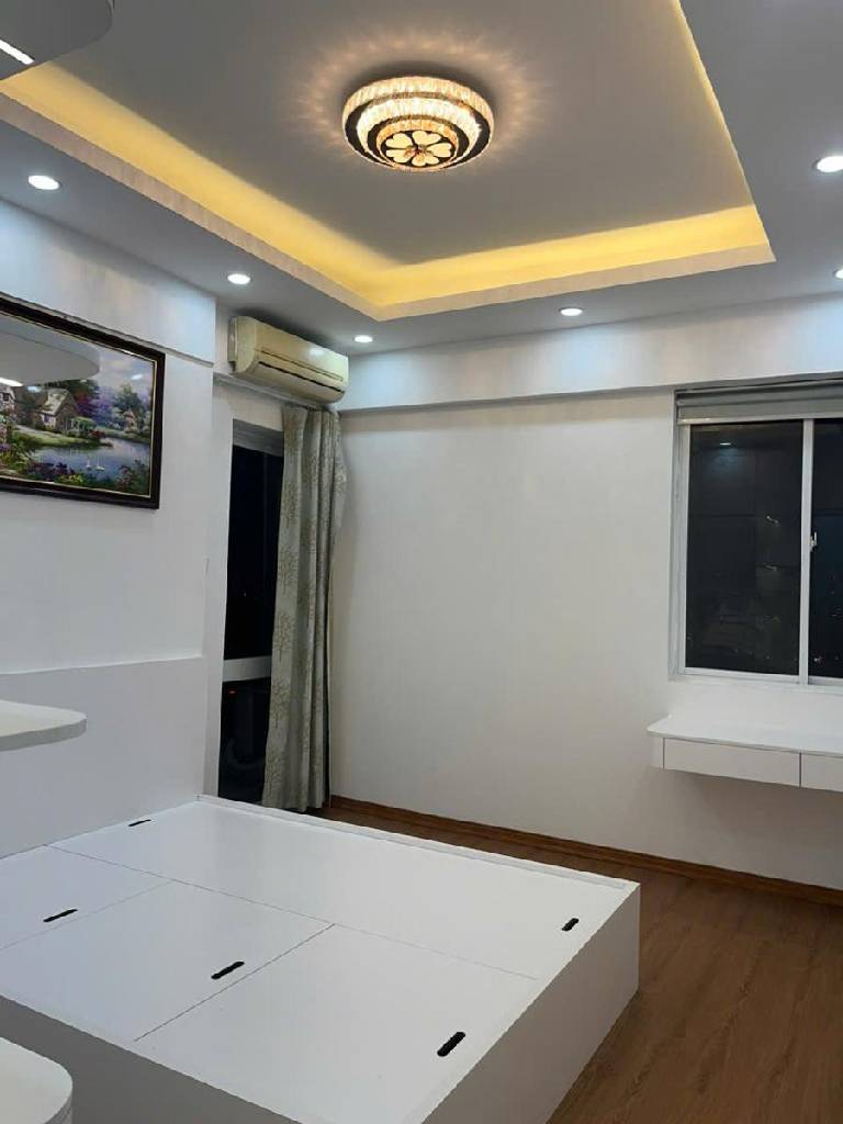 Bán nhà Lĩnh Nam - diện tích 115m2 24 tầng - MẶT PHỐ - Ô TÔ DỪNG ĐỖ - giá 5,9 tỷ