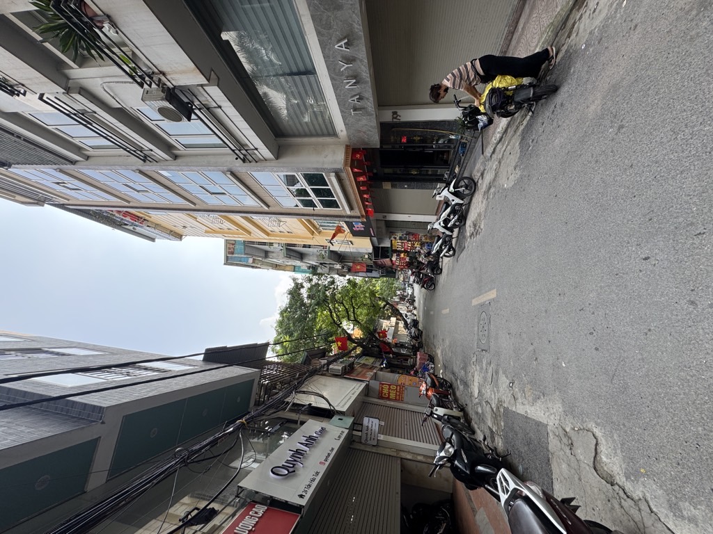 Bán nhà Trần Hữu Tước - diện tích 16,6m2 5 tầng - Mặt phố, 1 mặt đường 1 mặt ngõ - giá 6,9 tỷ