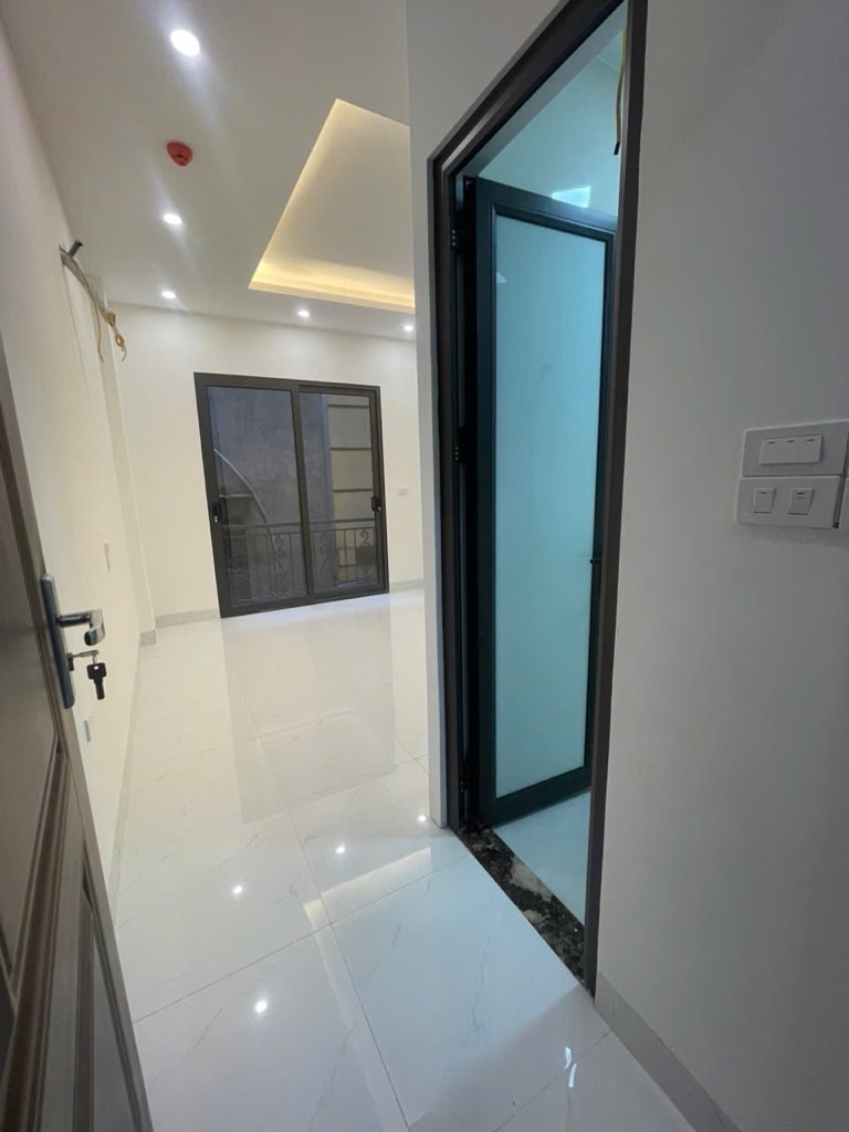 Bán nhà Giáp Nhất - diện tích 41m2 7 tầng - gần ô tô - giá 12,8 tỷ