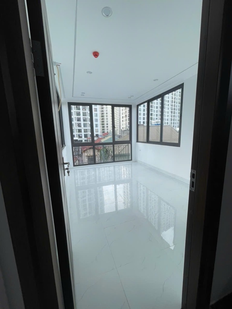 Bán nhà Giáp Nhất - diện tích 41m2 7 tầng - gần ô tô - giá 12,8 tỷ