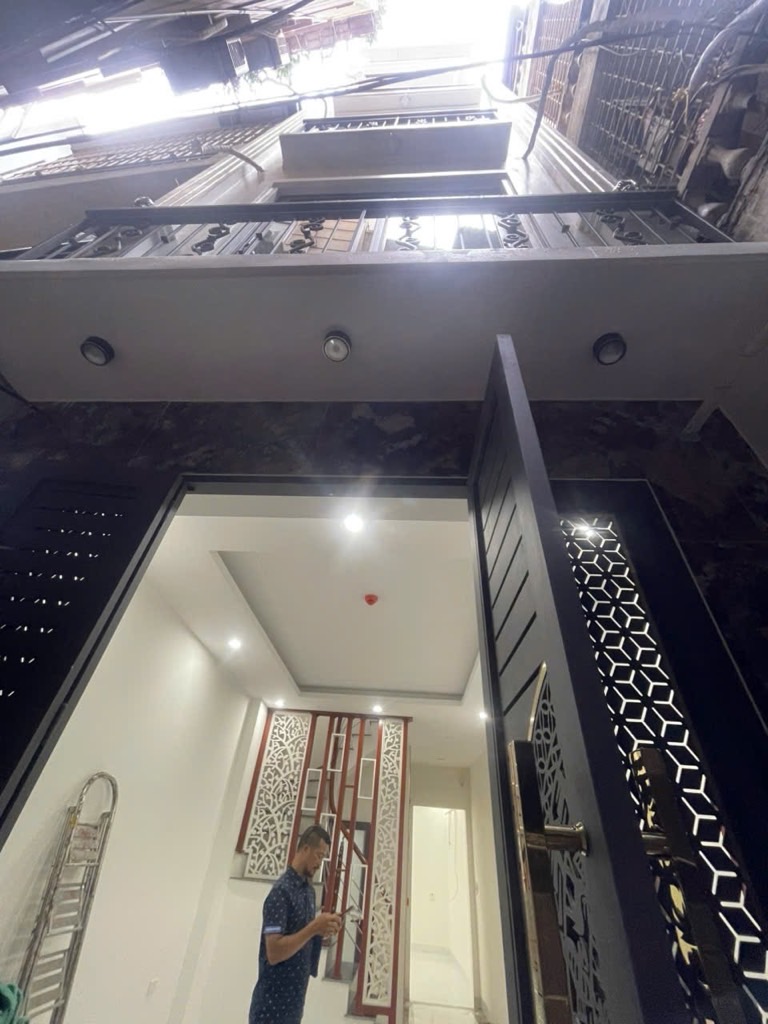 Bán nhà Giáp Nhất - diện tích 41m2 7 tầng - gần ô tô - giá 12,8 tỷ