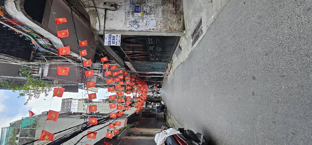 Bán nhà Đê Tô Hoàng - diện tích 42m2 3 tầng - LÔ GÓC - Ô TÔ TRÁNH - giá 13,9 tỷ