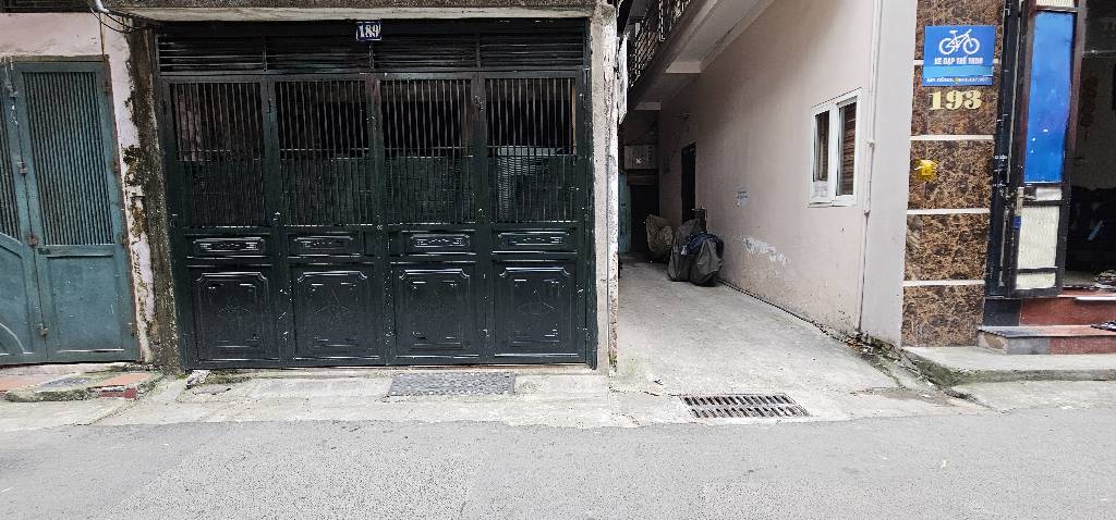 Bán nhà Đê Tô Hoàng - diện tích 42m2 3 tầng - LÔ GÓC - Ô TÔ TRÁNH - giá 13,9 tỷ