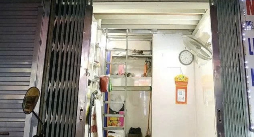 Bán nhà Mai Động - diện tích 11m2 2 tầng - Mặt phố kinh doanh sầm uất - giá 1,6 tỷ