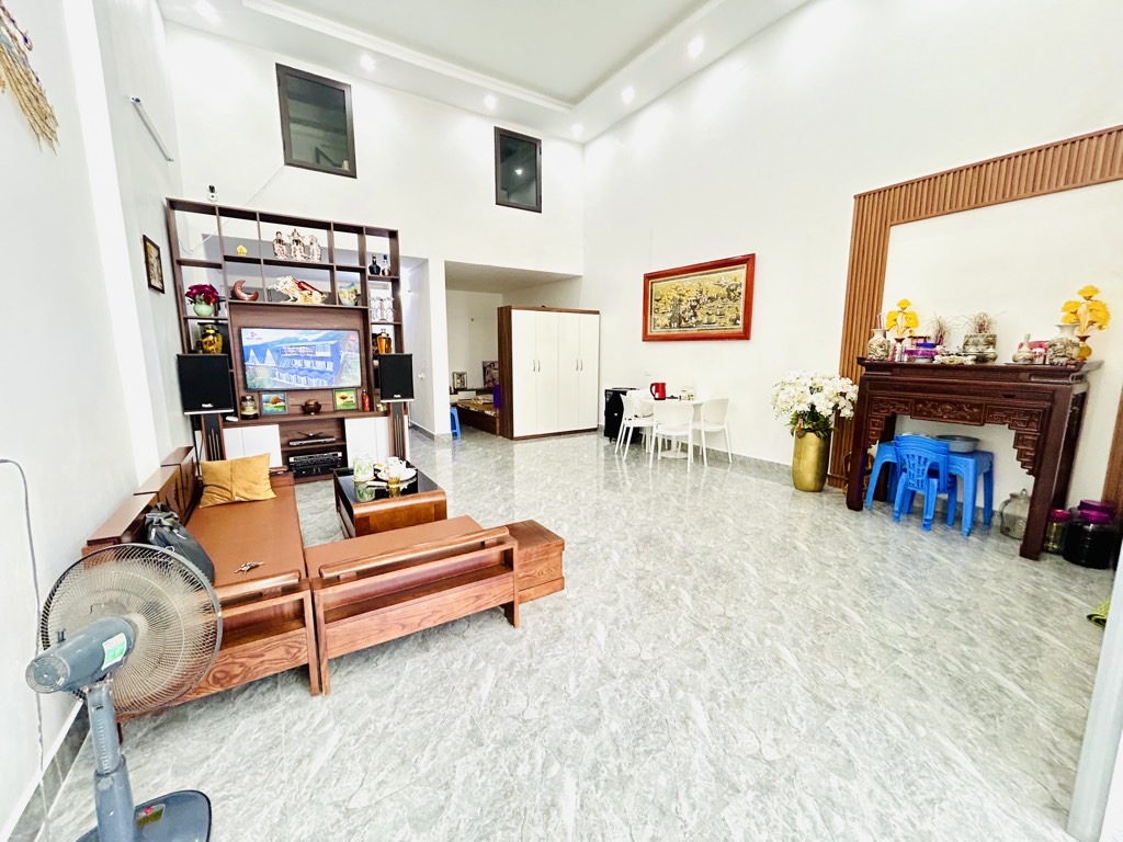 Bán nhà Vĩnh Hưng - diện tích 107m2 2 tầng - MẶT NGÕ - Ô TÔ - giá 8,8 tỷ