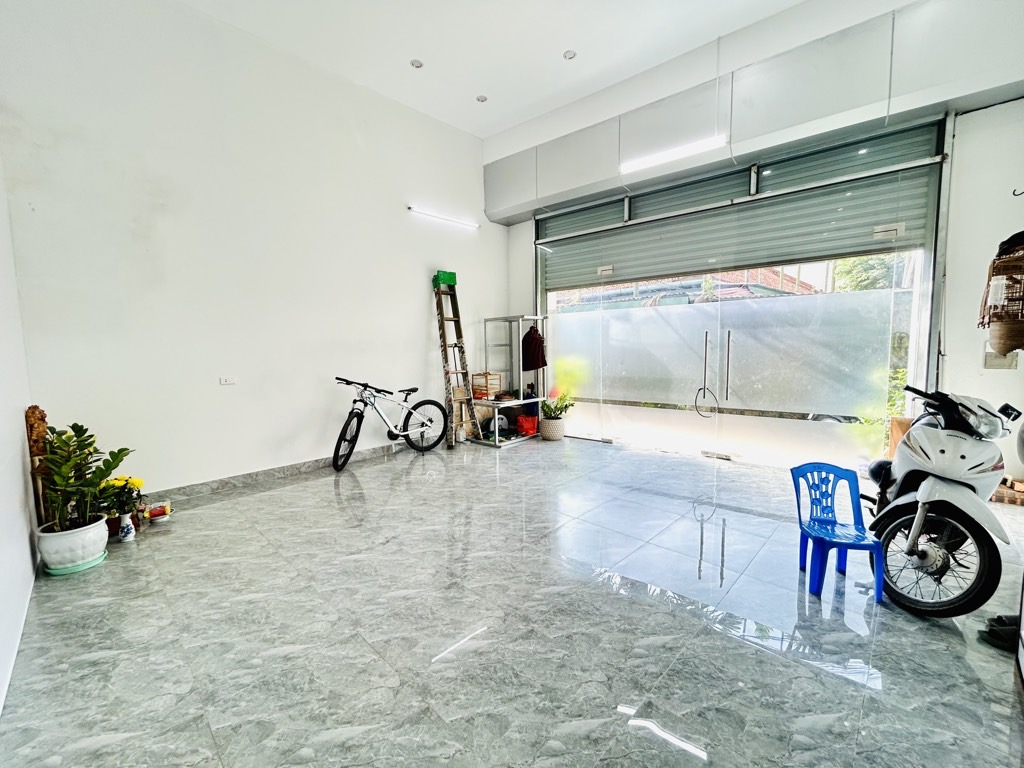 Bán nhà Vĩnh Hưng - diện tích 107m2 2 tầng - MẶT NGÕ - Ô TÔ - giá 8,8 tỷ