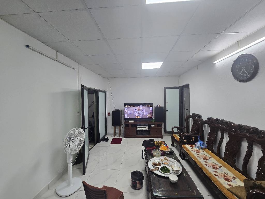 Bán nhà Vĩnh Hưng - diện tích 36.8m2 2 tầng - Ngõ 200 rộng OTO tránh - giá 2,3 tỷ