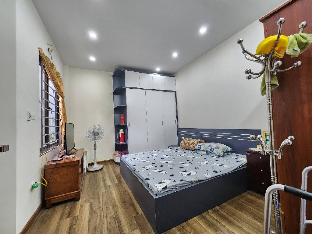 Bán nhà Hoàng Mai - diện tích 30.2m2 5 tầng - Ô tô đỗ cửa - giá 8,2 tỷ