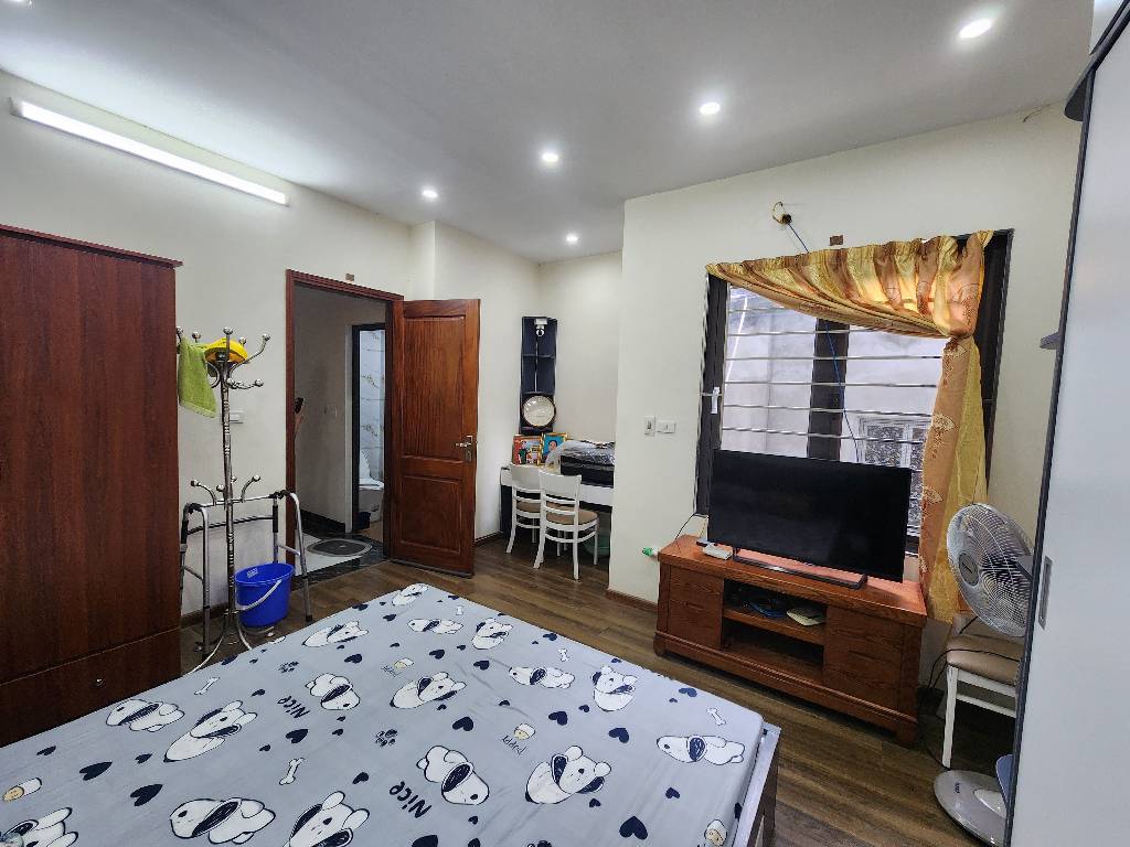 Bán nhà Hoàng Mai - diện tích 30.2m2 5 tầng - Ô tô đỗ cửa - giá 8,2 tỷ