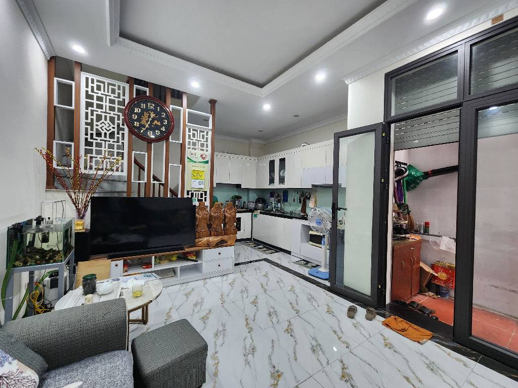 Bán nhà Hoàng Mai - diện tích 30.2m2 5 tầng - Ô tô đỗ cửa - giá 8,2 tỷ