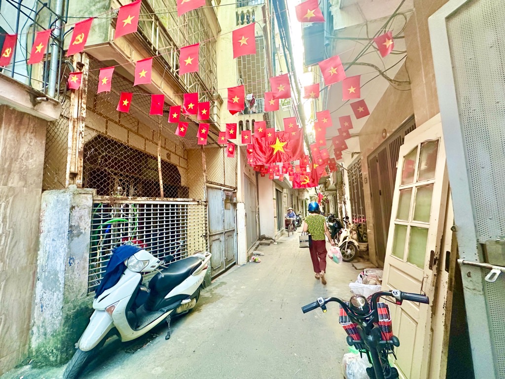 Bán nhà Đường Quan Nhân - diện tích 50m2 4 tầng - Mặt ngõ - giá 12,6 tỷ