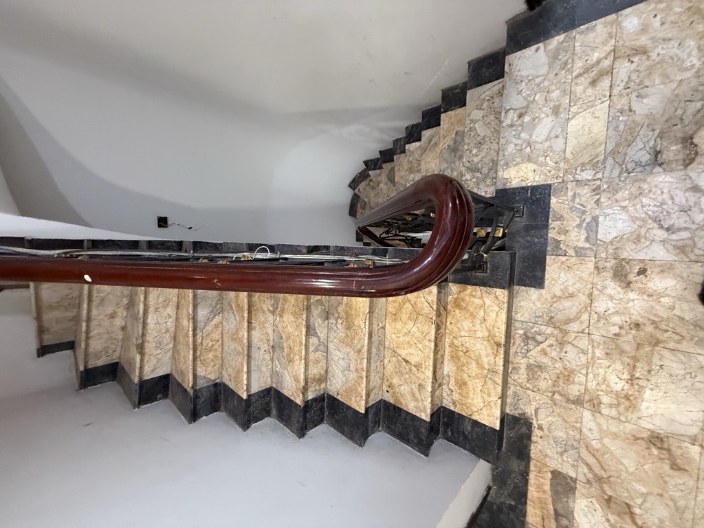 Bán nhà Cù Chính Lan - diện tích 43m2 4 tầng - MẶT PHỐ - KINH DOANH - VỈA HÈ - giá 18,2 tỷ