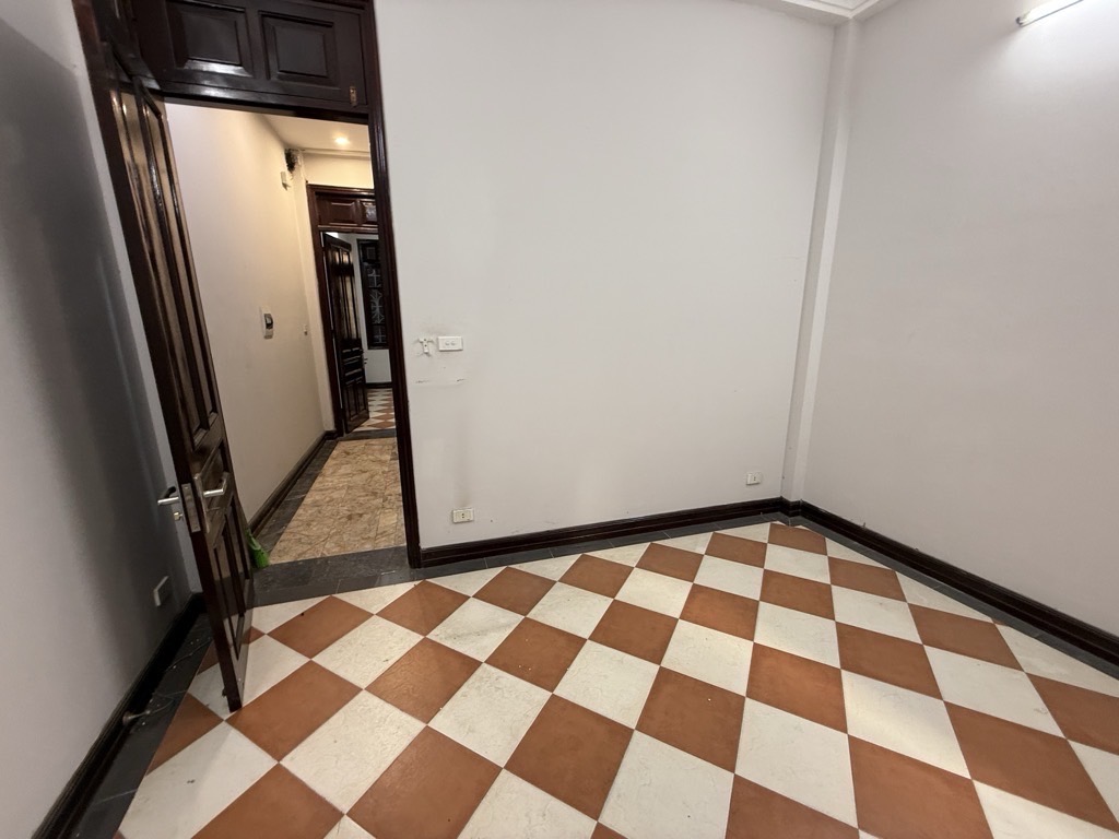 Bán nhà Cù Chính Lan - diện tích 43m2 4 tầng - MẶT PHỐ - KINH DOANH - VỈA HÈ - giá 18,2 tỷ