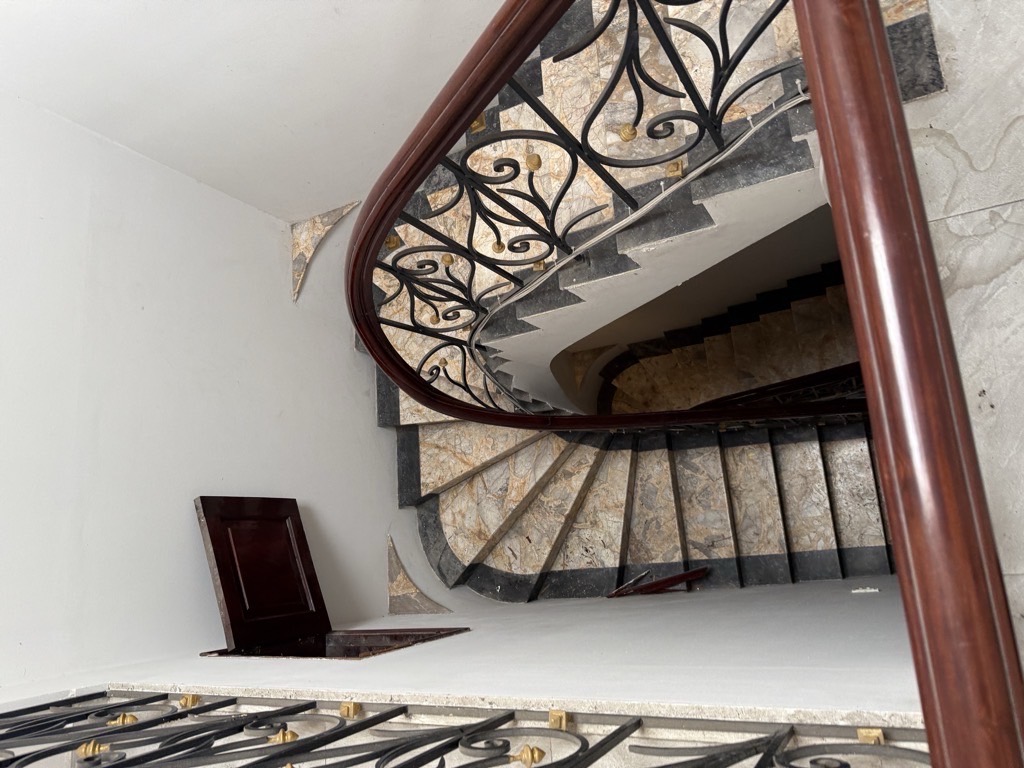 Bán nhà Cù Chính Lan - diện tích 43m2 4 tầng - MẶT PHỐ - KINH DOANH - VỈA HÈ - giá 18,2 tỷ