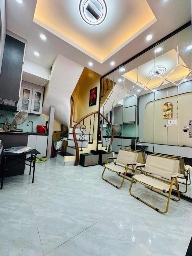 Bán nhà mặt phố Đại La - diện tích s.ổ đ.ỏ 15m2 - 5 tầng kiên cố - full nội thất - giá 5,5 tỷ Bán nhà mặt phố Đại La - diện tích s.ổ đ.ỏ 15m2 - 5 tầng kiên cố - full nội thất - giá 5,5 tỷ