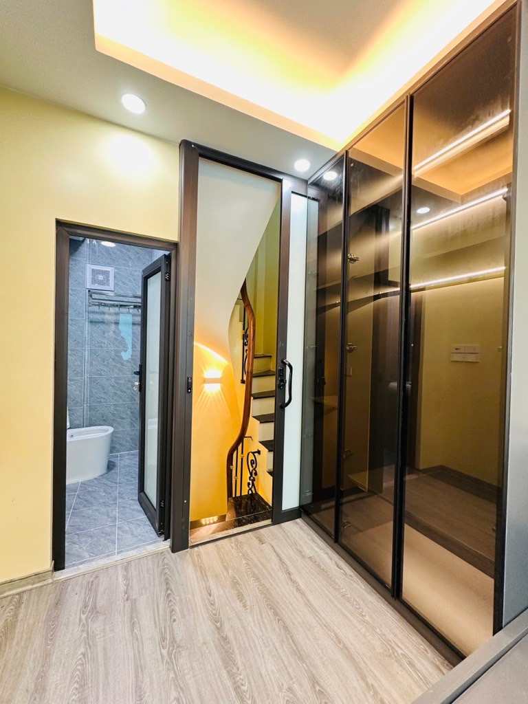 Bán nhà mặt phố Đại La - diện tích s.ổ đ.ỏ 15m2 - 5 tầng kiên cố - full nội thất - giá 5,5 tỷ Bán nhà mặt phố Đại La - diện tích s.ổ đ.ỏ 15m2 - 5 tầng kiên cố - full nội thất - giá 5,5 tỷ