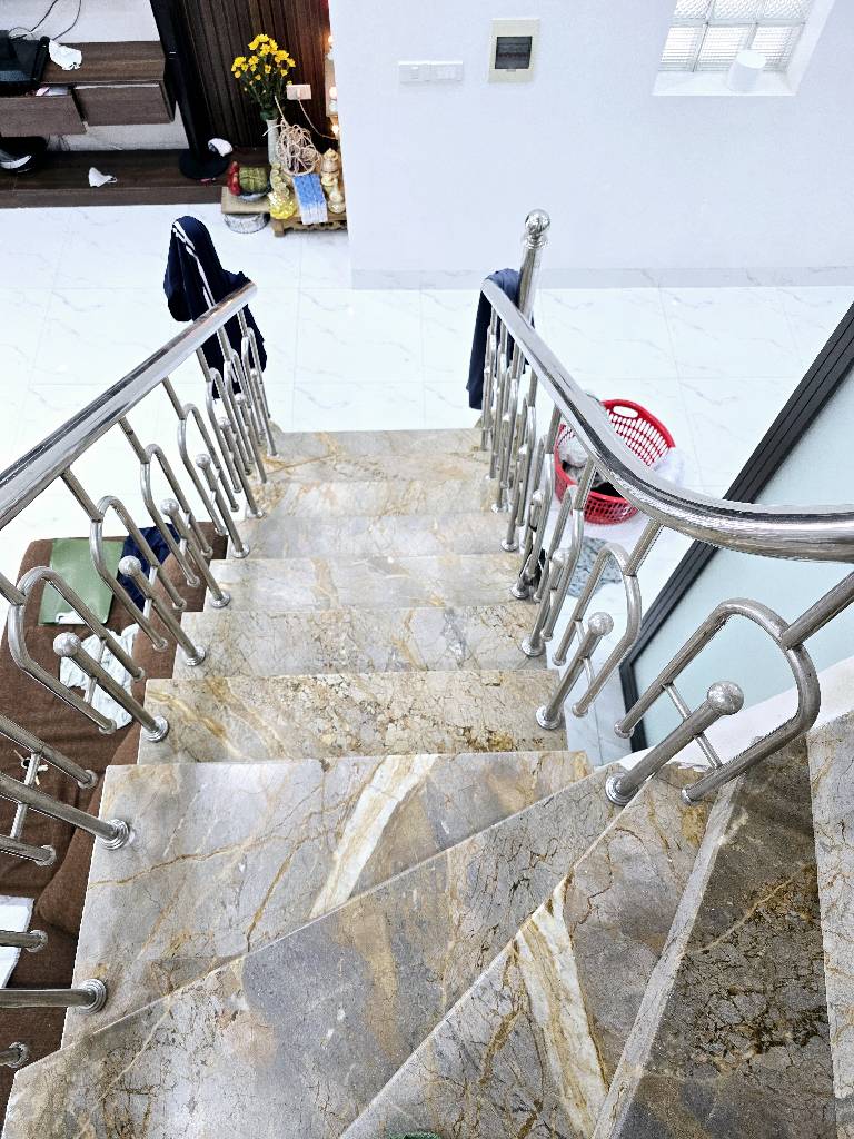 Bán nhà Nguyễn Khoái - diện tích 86m2 3 tầng - Ô TÔ ĐỂ TRONG NHÀ - giá 11 tỷ