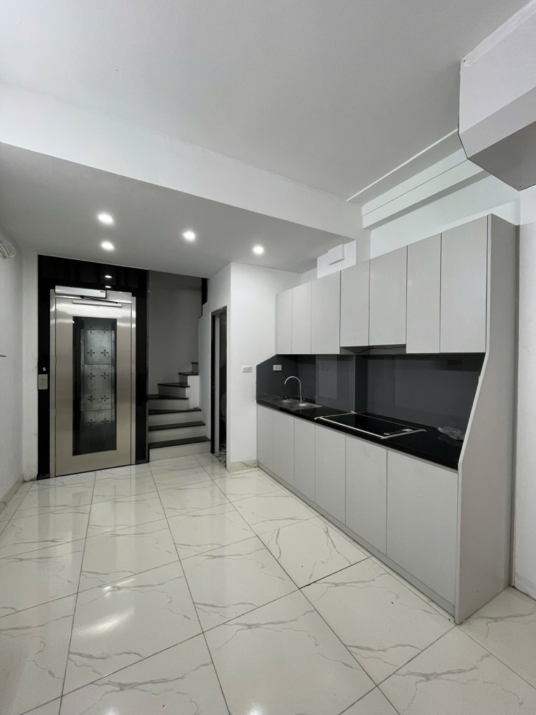 Bán nhà Tam Trinh - diện tích 30.4m2 5 tầng - Ô tô đỗ cổng - giá 6 tỷ