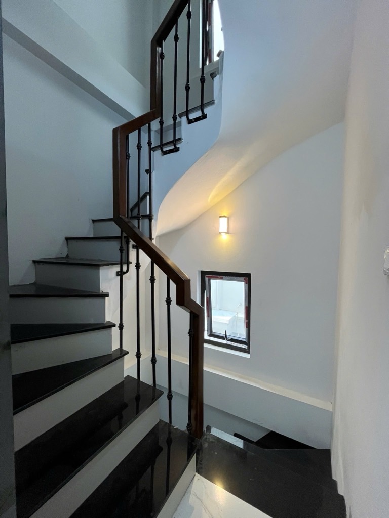 Bán nhà Tam Trinh - diện tích 30.4m2 5 tầng - Ô tô đỗ cổng - giá 6 tỷ