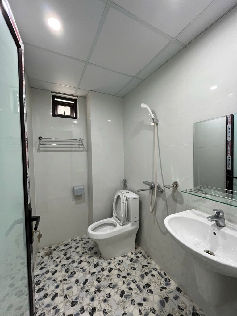 Bán nhà Tam Trinh - diện tích 30.4m2 5 tầng - Ô tô đỗ cổng - giá 6 tỷ