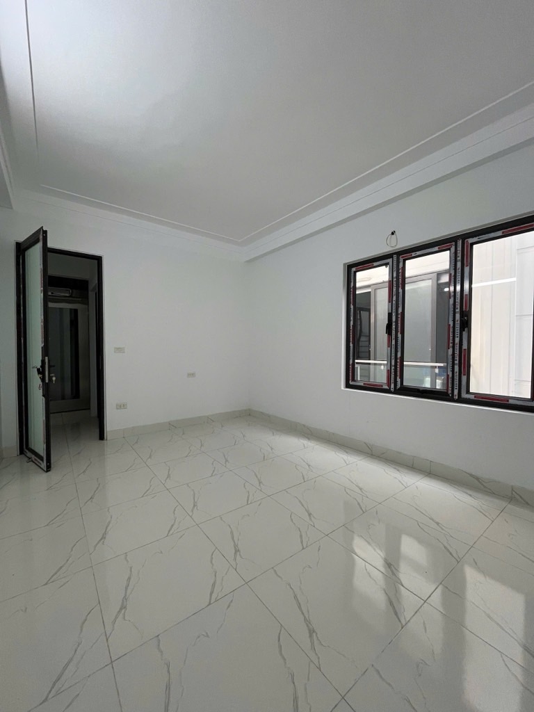 Bán nhà Tam Trinh - diện tích 30.4m2 5 tầng - Ô tô đỗ cổng - giá 6 tỷ