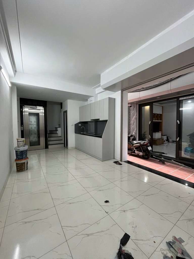 Bán nhà Tam Trinh - diện tích 30.4m2 5 tầng - Ô tô đỗ cổng - giá 6 tỷ