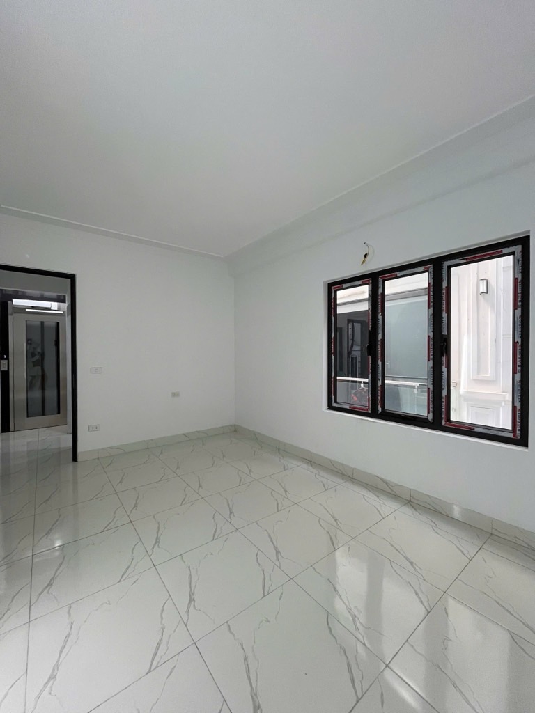 Bán nhà Tam Trinh - diện tích 30.4m2 5 tầng - Ô tô đỗ cổng - giá 6 tỷ