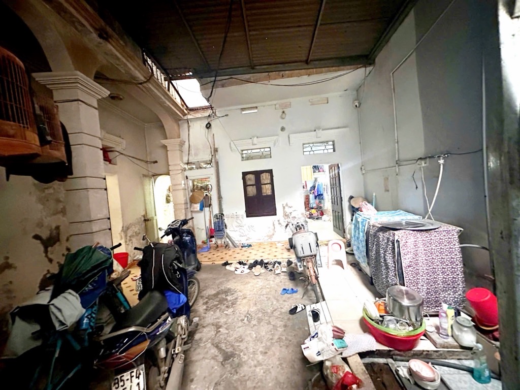 Bán nhà Khương Đình - diện tích 153m2 3 tầng - Ô TÔ ĐỖ CỔNG 50M RA MẶT PHỐ - giá 22,5 tỷ