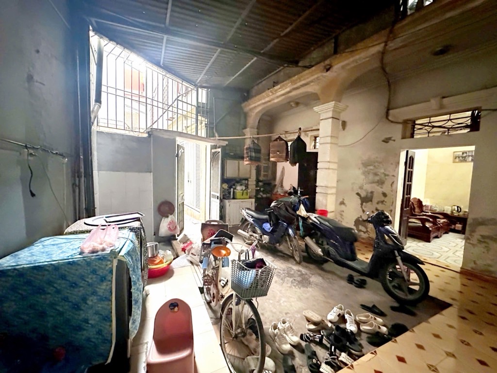 Bán nhà Khương Đình - diện tích 153m2 3 tầng - Ô TÔ ĐỖ CỔNG 50M RA MẶT PHỐ - giá 22,5 tỷ