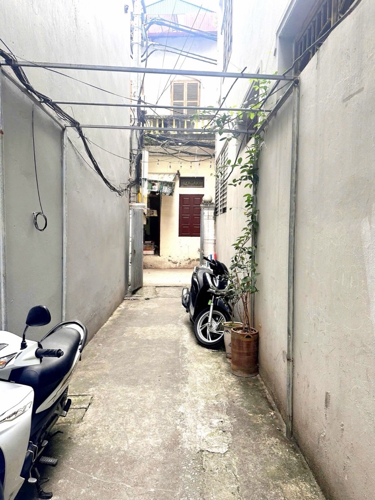 Bán nhà Khương Đình - diện tích 153m2 3 tầng - Ô TÔ ĐỖ CỔNG 50M RA MẶT PHỐ - giá 22,5 tỷ