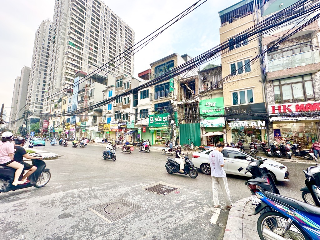 Bán nhà Nguyễn Tuân - diện tích 35m2 2 tầng - Mặt phố - giá 15,68 tỷ