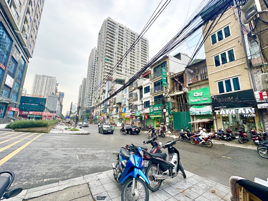 Bán nhà Nguyễn Tuân - diện tích 35m2 2 tầng - Mặt phố - giá 15,68 tỷ