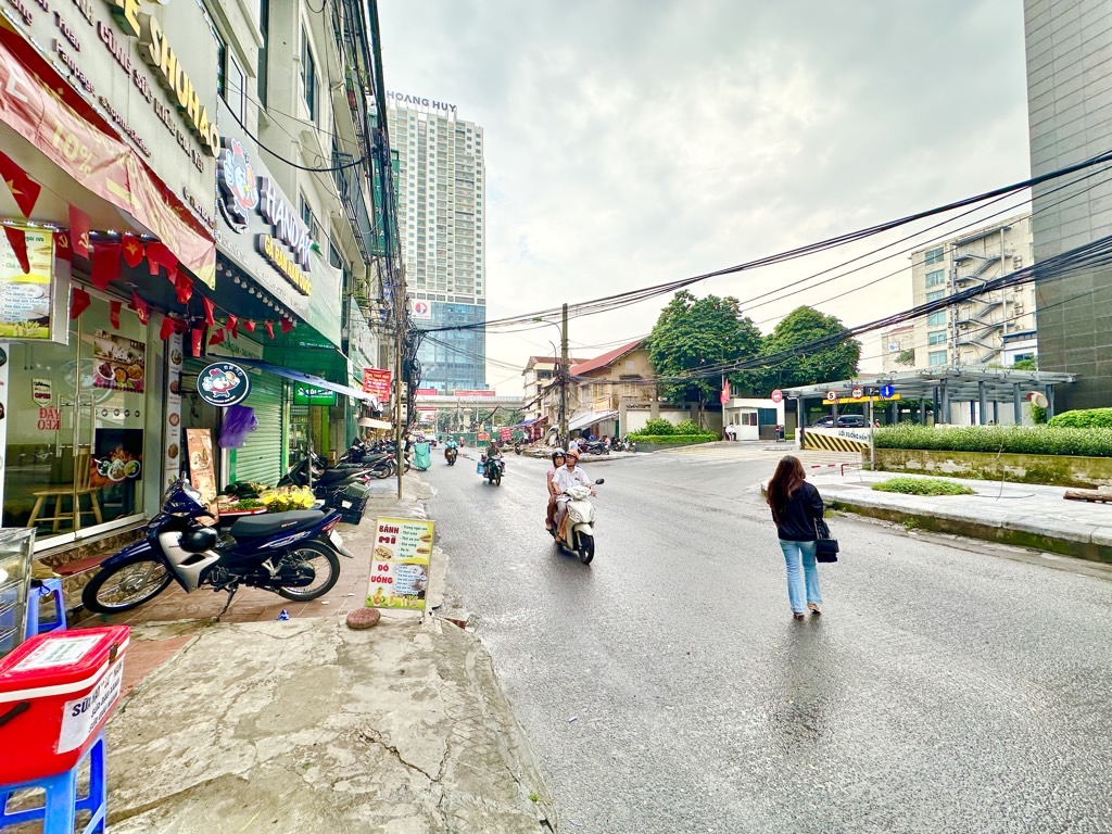 Bán nhà Nguyễn Tuân - diện tích 35m2 2 tầng - Mặt phố - giá 15,68 tỷ