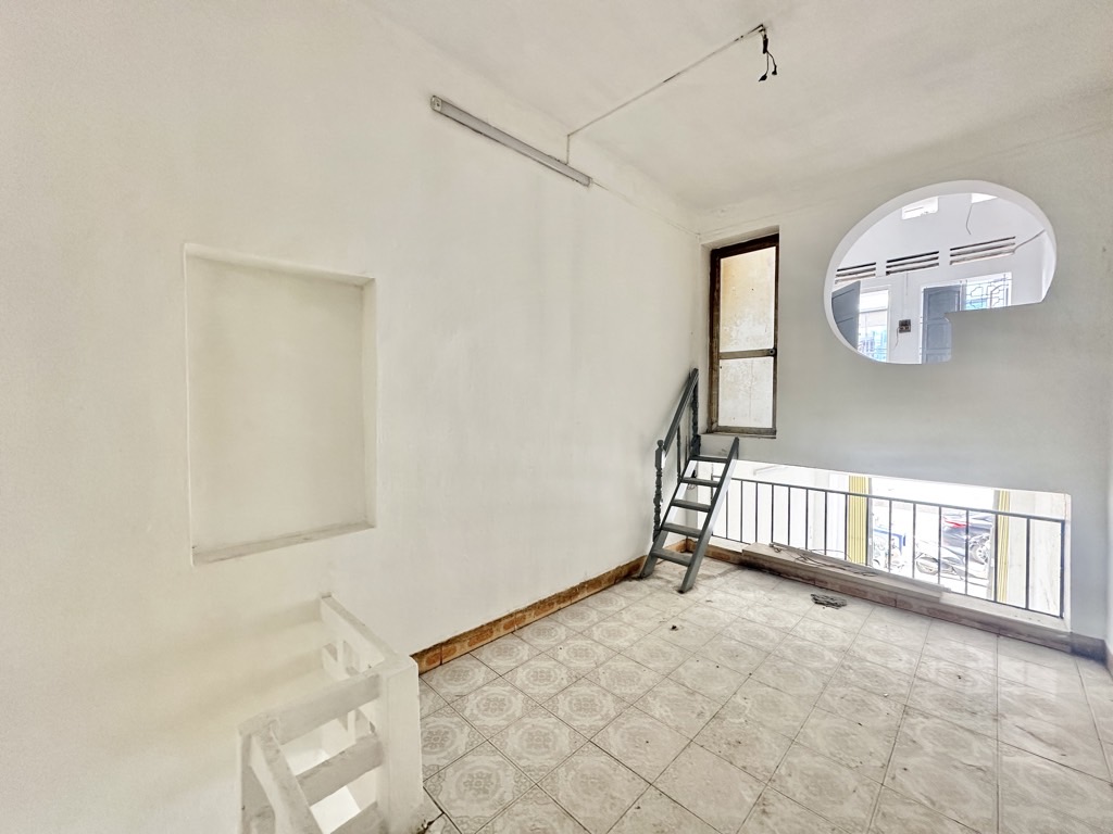 Bán nhà Nguyễn Tuân - diện tích 35m2 2 tầng - Mặt phố - giá 15,68 tỷ