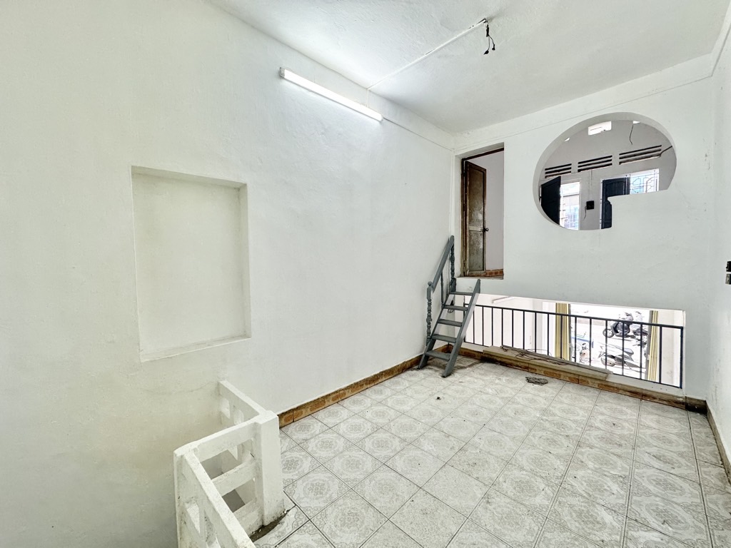 Bán nhà Nguyễn Tuân - diện tích 35m2 2 tầng - Mặt phố - giá 15,68 tỷ