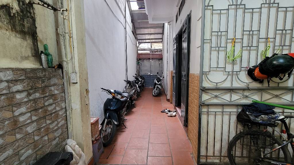 Bán nhà Trương Định - diện tích 70m2 2 tầng - ô tô tránh - giá 13,2 tỷ