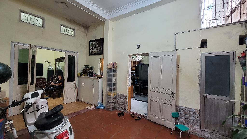 Bán nhà Trương Định - diện tích 70m2 2 tầng - ô tô tránh - giá 13,2 tỷ