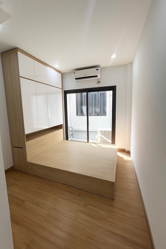 Bán nhà Ngõ Chợ Khâm Thiên - diện tích 44m2 7 tầng - Nhà mới hoàn thiện, cho thuê 11 phòng - giá 13,5 tỷ