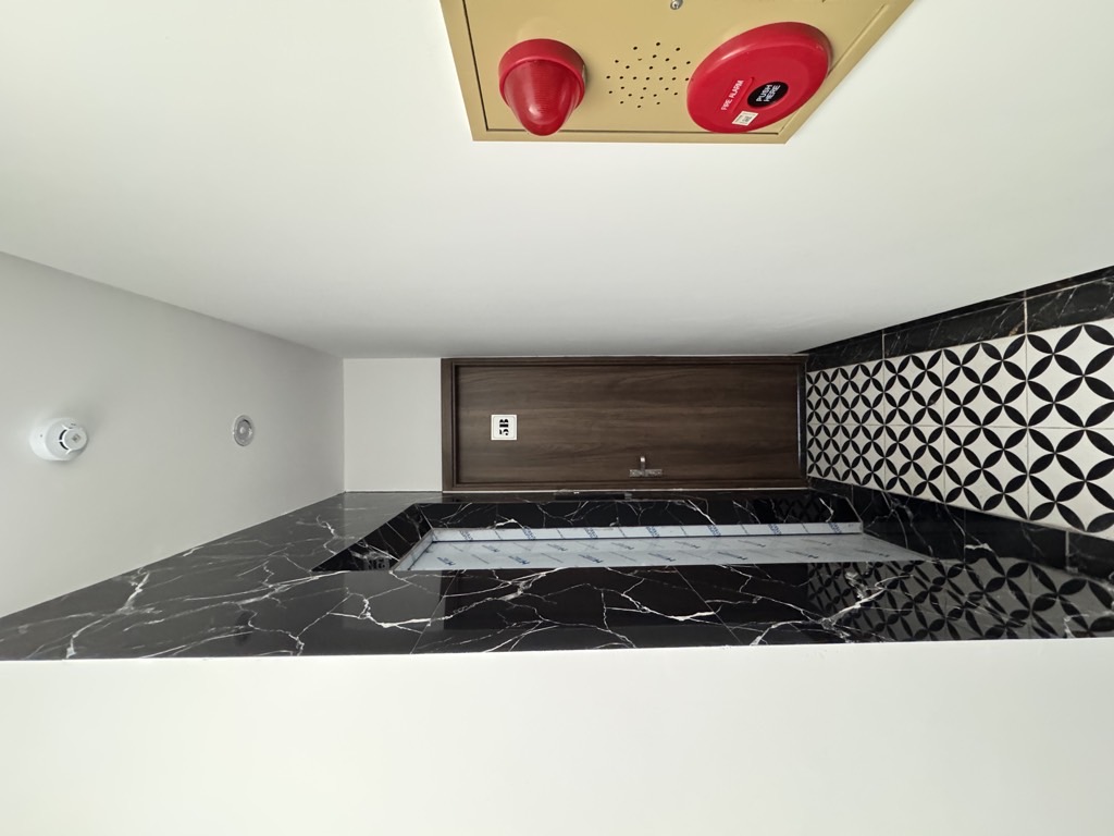 Bán nhà Minh Khai - diện tích 44m2 6 tầng - Thang máy - giá 13 tỷ