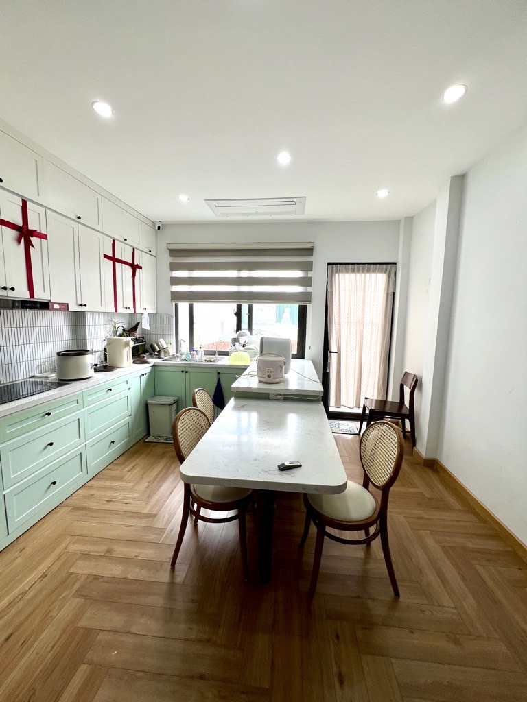 Bán nhà Kim Ngưu - diện tích 40.6m2 6 tầng - Ngõ ô tô tránh - giá 12,9 tỷ