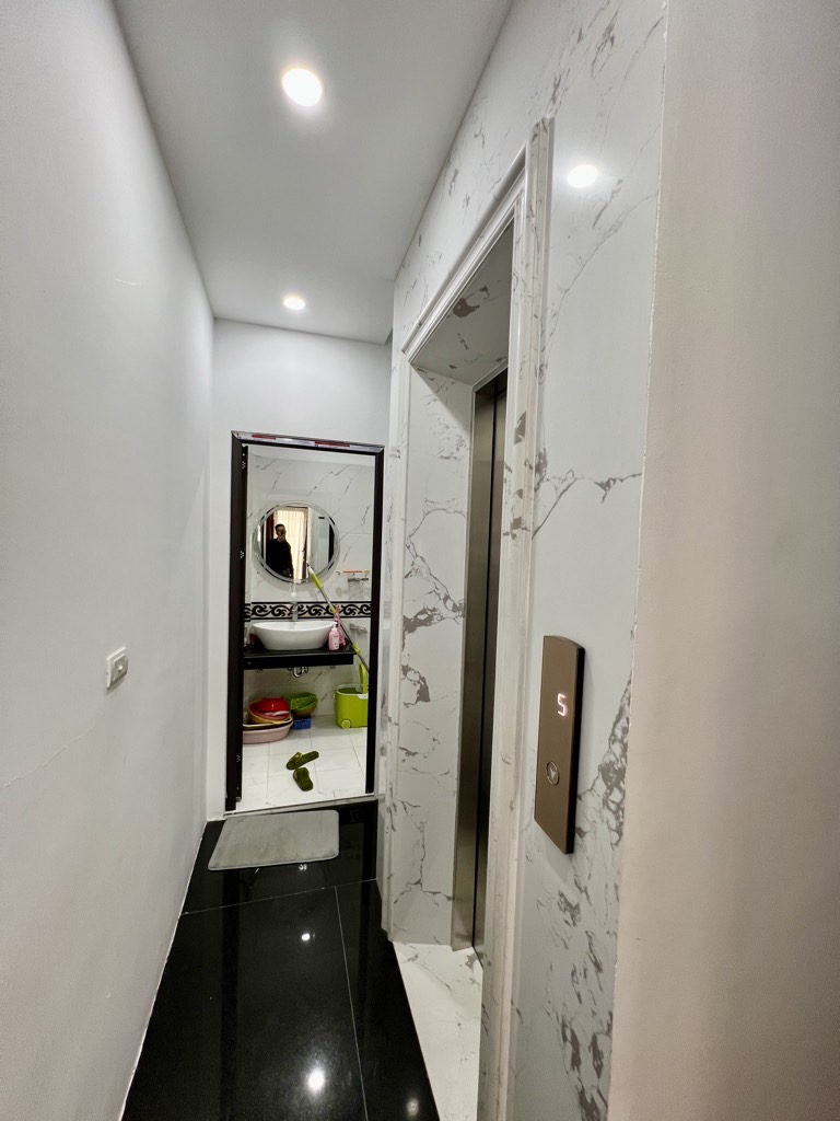 Bán nhà Kim Ngưu - diện tích 40.6m2 6 tầng - Ngõ ô tô tránh - giá 12,9 tỷ