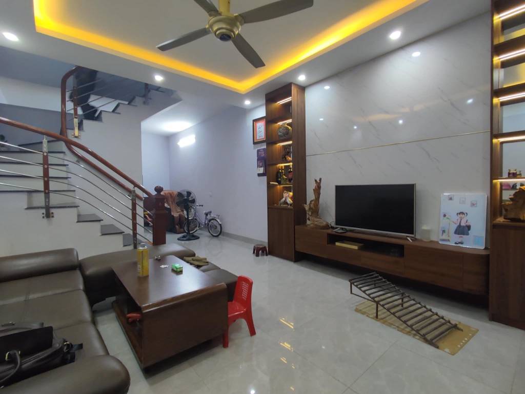 Bán nhà Nguyễn Xiển - diện tích 38m2 2 tầng - Nhà đẹp ở ngay - giá 4,5 tỷ