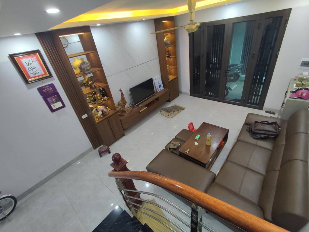 Bán nhà Nguyễn Xiển - diện tích 38m2 2 tầng - Nhà đẹp ở ngay - giá 4,5 tỷ